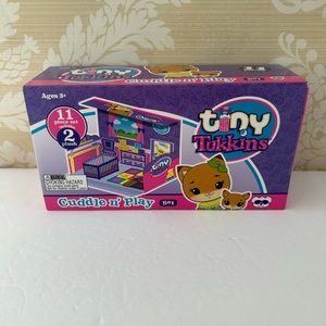 Tiny Tukkins Cuddle n’ Play Fox Den